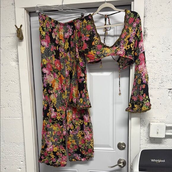 Pants - Floral Two-Piece Set with Bell Sleeves LULIFAMA - Size 10 - Crop Top